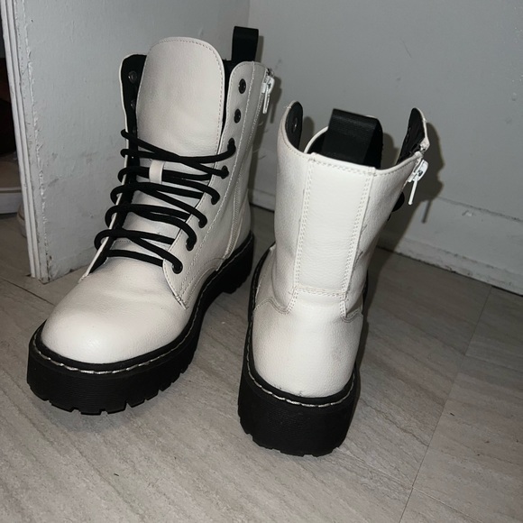 CUTE & comfy boots - Picture 2 of 2